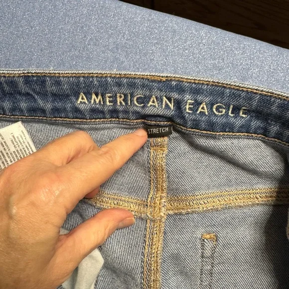 American Eagle Outfitters Distressed Mom Straight Jeans Women’s Size 6R (6XL) - Picture 4 of 13